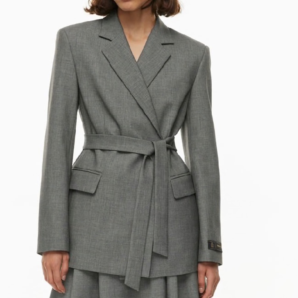 Aritzia Babaton color black Innovate Blazer - Picture 8 of 8